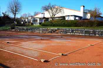 Ehrenpräsident filmt nackte Frauen in Tennis-Club-Umkleide