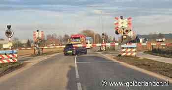 Storing bij overgang spoorweg: auto’s en fietsers negeren massaal rode lichten en slagbomen