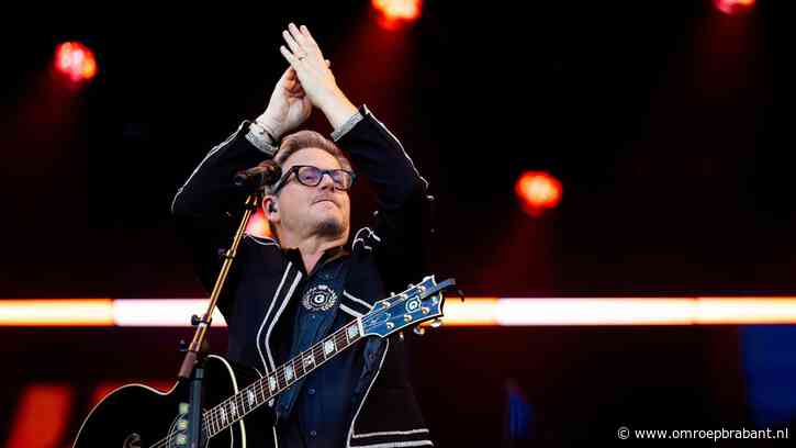 Guus Meeuwis treedt weer op in het buitenland, fans speculeren over locatie