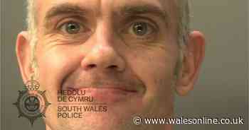 Worker locked themselves in office after spotting man wearing knife round his neck