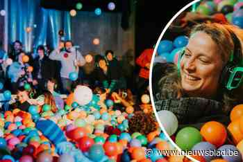 Op dit ‘ballenbadfeest’ kan je je innerlijke kind loslaten: “Een van de dj’s draait zelfs tussen de ballen”