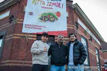 Volkan (41) verhuist pitazaak naar buurdorp: “Hij kent de namen en bestellingen van al zijn klanten uit het hoofd”