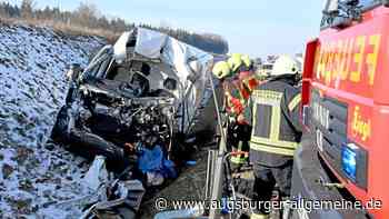 Tödlicher Unfall auf A8: 19-Jähriger kracht mit Kleinlaster in Lkw und stirbt