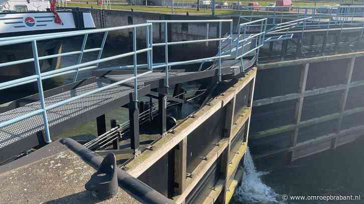 Schip ramt sluisdeuren: scheepvaartverkeer nog week gestremd