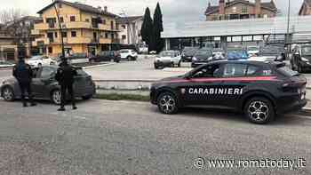 Armato di pistola e con il kit del rapinatore. Bloccato dai carabinieri prima della rapina