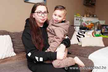 De dokters zeiden jarenlang dat ze gewoon migraine had, pas na haar bevalling namen ze Naomi (29) serieus: “Ik strijd elke dag voor mijn zoon”