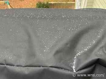 Live updates: Flurries falling in Wake County, 65 flights canceled at RDU