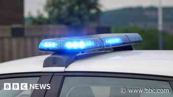 Police seize £30,000 illegal vapes from shop