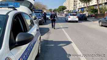 Minorenne alla guida della Panda semina il panico sul Raccordo e sperona auto dei vigili urbani