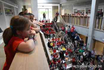 Waarom in deze gemeente sommige scholen werken met digitaal systeem en andere niet: “We doen nog even verder zoals voor de fusie”