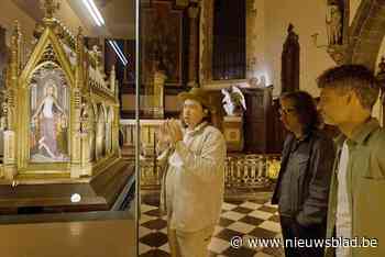 Herman Brusselmans brengt voor Canvas-programma nacht door in Sint-Janshospitaal: “Dit brengt de liefde voor kunst naar de huiskamer”