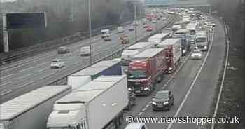 LIVE traffic as BOAT falls on M25 causing 90 minute delays