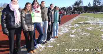 Bad Segeberg: Menschenkette für Demokratie am Städtischen Gymnasium