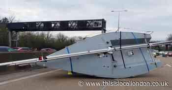 First picture of M25 ‘shipwreck’ as fallen boat causes huge traffic delays