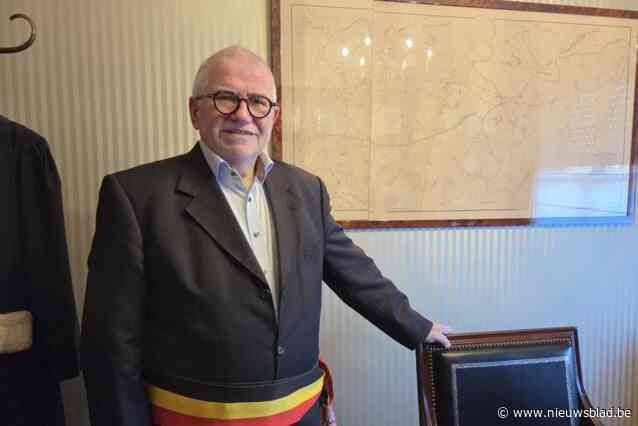25 jaar nadat Guido (69) sjerp aflegde, is hij benoemd tot ereburgemeester: “Nee, ik heb geen steen in de rivier verlegd”