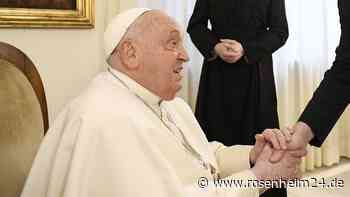 Papst Franziskus im Krankenhaus: Zustand „heikel“ – Geistlicher gibt Ausblick