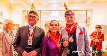 Regina Halmich erhält „Goldene Narrenschelle“ – fünf Monate nach Duell mit Raab