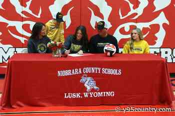 Gracie ZumBrunnen of Lusk Signs with E. Wyoming for Volleyball