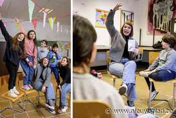 Kinderen die op asiel wachten, krijgen in dit opvangcentrum elke week zangles: “Nu spreek ik beter Nederlands”