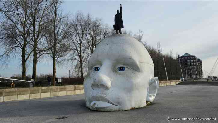 Lelystad - 'Weg met dat vieze en lelijke hoofd!'