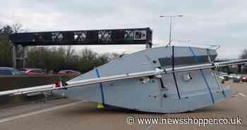 M25 reopens after boat falls from trailer and causes two-hour delays