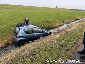 Auto te water Oosterlandweg Mijdrecht: hulpdiensten onderweg
