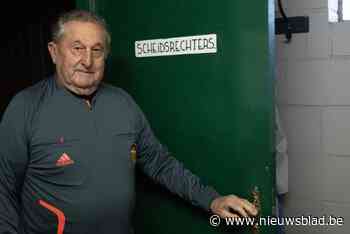 “Het is zo’n prachtige hobby, echt waar”: scheidsrechter René (79) doet oproep aan nieuwe generatie arbiters