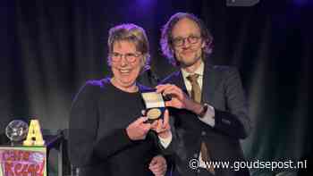 Bronzen erepenning voor Annelies Keegel van het Jeugdtheaterhuis