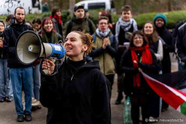 Tachtigtal actievoerders protesteren tegen tuchtprocedure pro-Palestijnse studenten: “Dat deed enorm deugd”