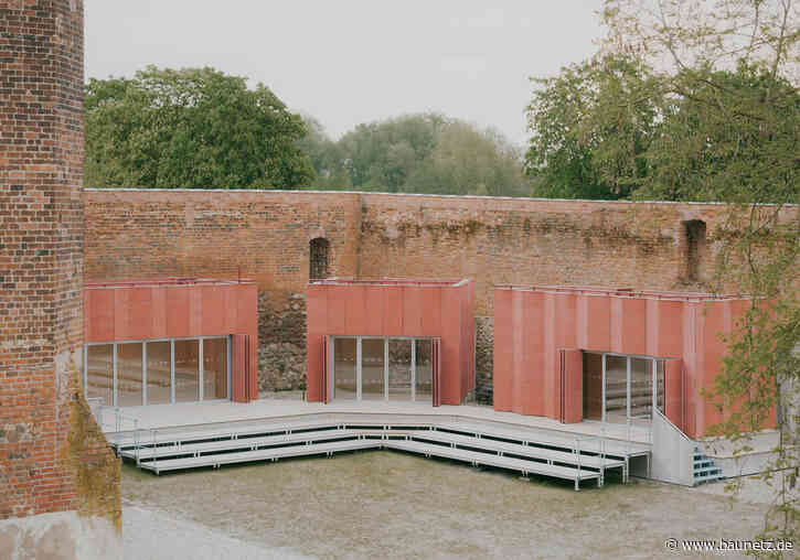 Freiluftbühne im Burghof - Atelier Fanelsa in Beeskow