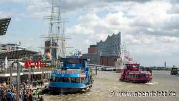 Mann zeigt auf Hafenfähre „Hitlergruß“ und attackiert Fahrgast