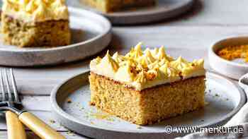 Omas genial einfacher 4-3-2-1-Tassenkuchen vom Blech ist im Handumdrehen gebacken