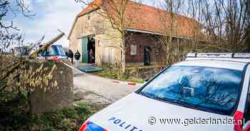 Politie vindt ‘grote hoeveelheid chemicaliën’, Gendringse boerderij gaat op slot