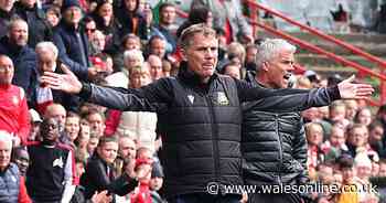 Wrexham boss issued warning after freezing out 110-goal star loved by Ryan Reynolds