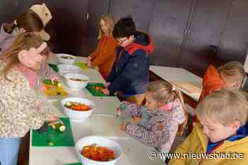 Kinderen Natuurschool De Ritsheuvel maken vegetarisch buffet