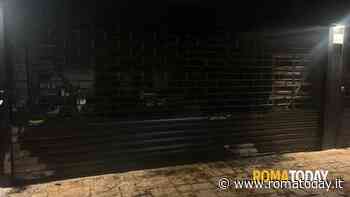 Incendio alla Romanina: negozio in fiamme a poche ore dall'inaugurazione