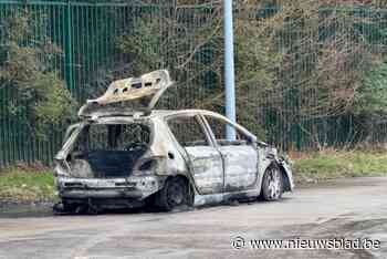 Wagen brandt uit in Roeselare: man raakt verbrand en wordt met MUG naar ziekenhuis gebracht