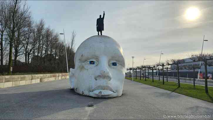 Lelystad - 	'Gemeente moet kunstwerk overnemen als dat financieel kan'