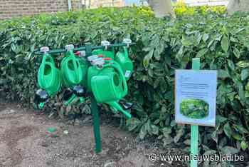 Op deze begraafplaats staat voortaan een gieterboom: “Maakt onderhoud van graf heel stuk eenvoudiger”