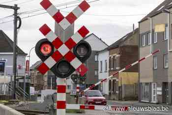 Rijverbod voor fietser (28) die rood licht spooroverweg negeert en nog snel oversteekt:“Héél gevaarlijk”