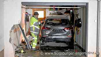 Irrfahrt beim Ausparken: 89-Jähriger kracht gegen drei Autos und rammt Garage