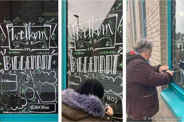 Tekeningen op ramen zetten moedertaal in de kijker