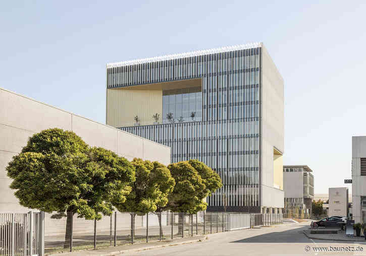 Einschnitte mit Ausblick - Bürohochhaus von BAX in Ljubljana