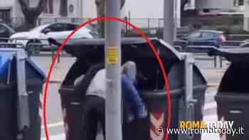 Una donna gettata nel cassonetto a Roma, il video è una fake news. È stato fatto dietro pagamento