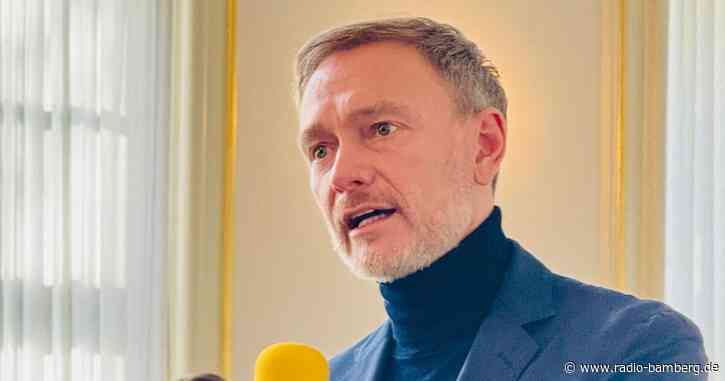 FDP-Chef Christian Lindner vor vollem Haus in Bamberg