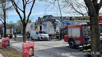 Dramatische Rettungsaktion in München: Lkw kracht in Hebebühne – zwei Schwerverletzte