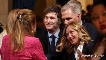 In der Zwickmühle: Meloni steckt im Dilemma: Hält sie zu Trump oder zu Selenskyj?