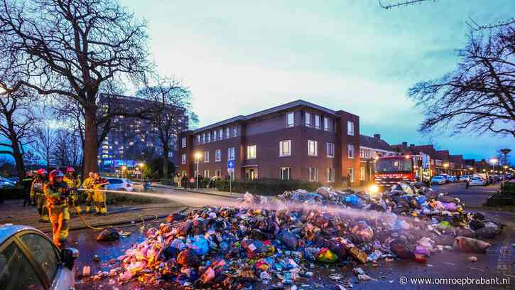 Woonwijk lijkt even een vuilnisbelt na legen van brandende afvalcontainer