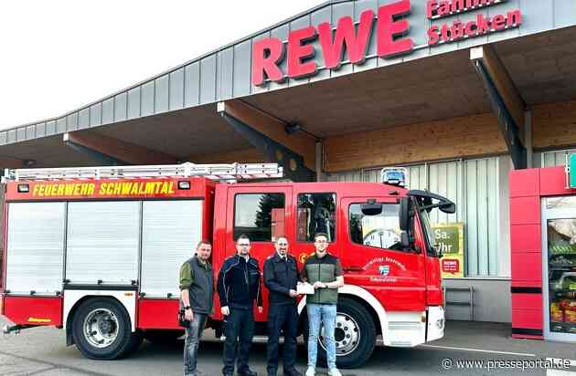 FFW Schwalmtal: Pfandbon-Sammelaktion von REWE Stücken in Amern: 1.300 Euro für die Feuerwehr Schwalmtal gespendet