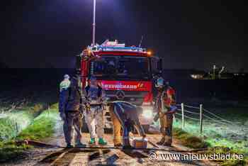 Brandweer opgeroepen nadat wandelaar gedumpte vaten vindt langs veldweg